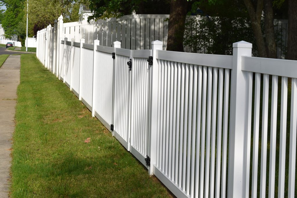 white vinyl fence installation in nashville