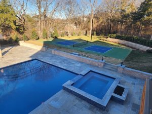 advantages fall weather provides for luxury outdoor construction